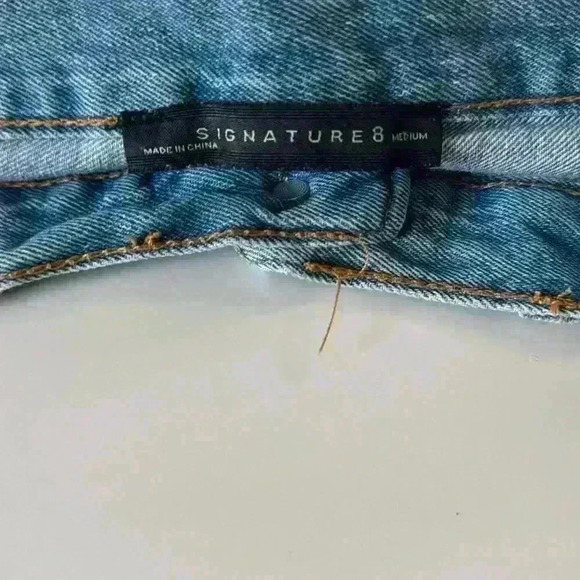 Signature 8 Jean shorts medium - Picture 3 of 3